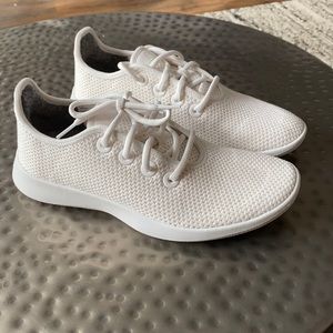 Allbirds Women Tree Runners Size 8- chalk white